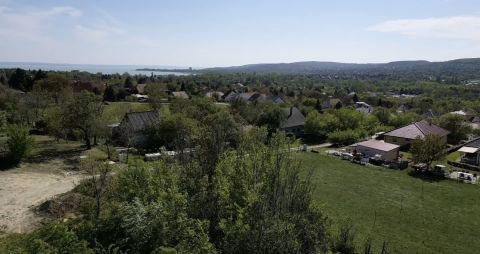 Eladó Telek 8175 Balatonfűzfő , Csendes környék