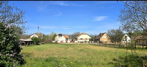 Eladó Ház 2735 Dánszentmiklós , Coop-hoz közel