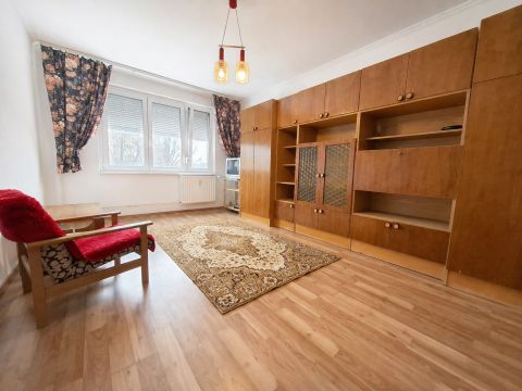 Eladó Lakás 2400 Dunaújváros azonnal költözhető 2 szobás lakás Béke városrészben