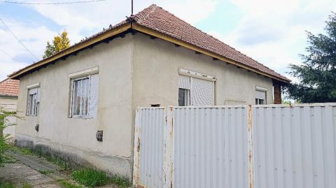 Eladó Ház 5126 Jászfényszaru , 5126 Jászfényszaru, Központ közeli