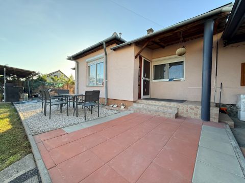 Eladó Ház 6000 Kecskemét , Kecskeméten feljújított két szobás ház eladó 