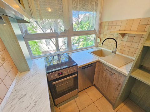 Eladó Lakás 1025 Budapest 2. kerület Klímás, erkélyes, szigetelt, új ablakos, 3 szobás, tárolóval