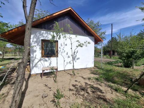 Eladó Ház 6100 Kiskunfélegyháza , Új lakható hobbiház, azonnal költözhető