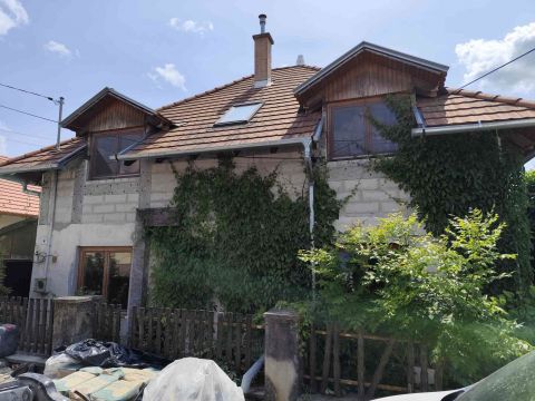 Eladó Ház 2096 Üröm 