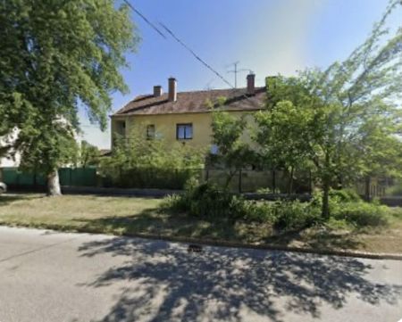 Eladó Lakás 6000 Kecskemét , FÖLDSZINTI LAKÁS GARÁZZSAL, KERTKAPCSOLATTAL