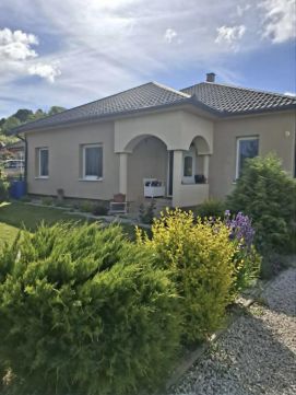 Eladó Ház 9090 Pannonhalma Magnólia Köz közelében 