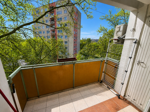 Eladó Lakás 6000 Kecskemét , ERKÉLYES, 2,5 szobás, jó állapotú lakás!