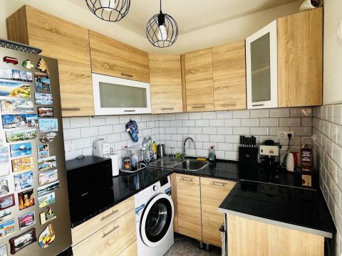 Eladó Lakás 2800 Tatabánya Igényesen felújított erkélyes lakás, frekventált helyen!