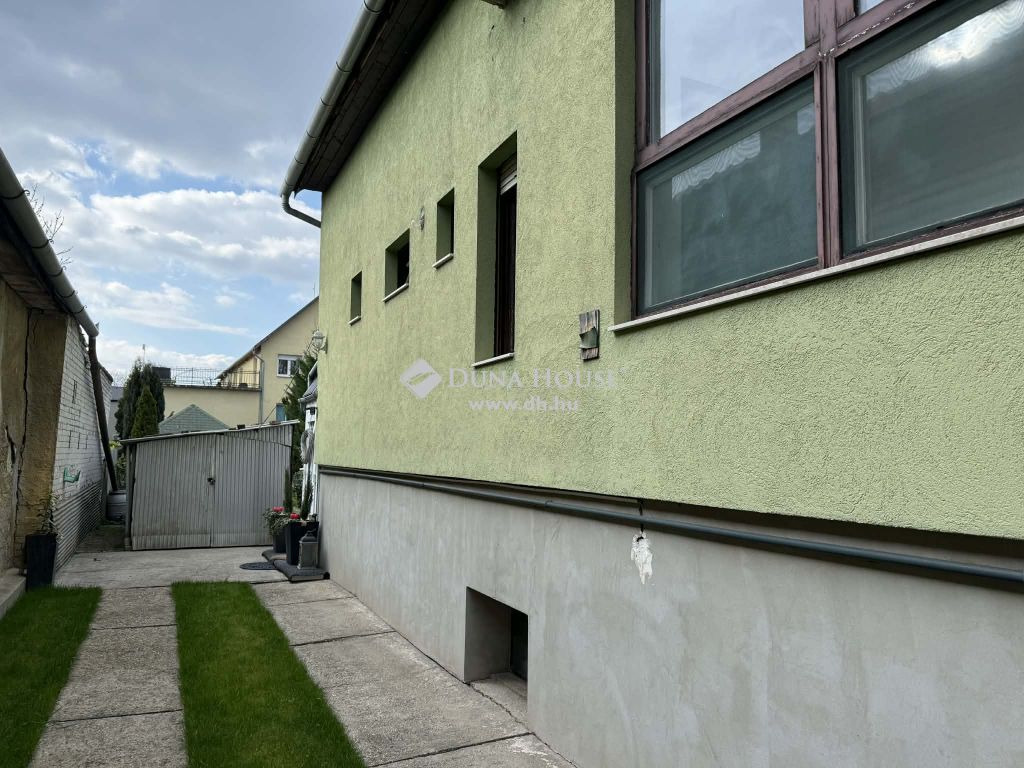 2330 Dunaharaszti , Felső városi részen — 1/18