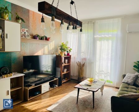 Eladó Lakás 6000 Kecskemét , Belváros szélén felújított 1.emeleti lakás
