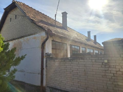 Eladó Ház 6346 Sükösd Központi helyen