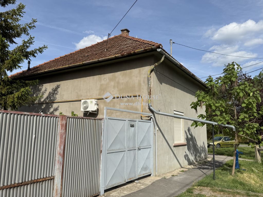 5600 Békéscsaba , Bánát utca közelében — 1/23