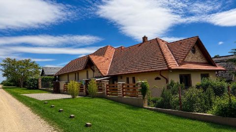 Eladó Ház 8095 Pákozd 8095 Pákozd, Családiházas övezet, amely közel esik a természeti környezethez, a Velencei-tó északi partjához