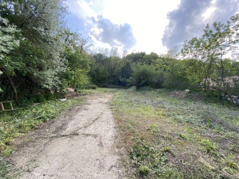 Eladó Telek 2217 Gomba , Központhoz közel