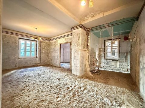 Eladó Lakás 1095 Budapest 9. kerület Mester utcai teljesen fekújítandó jó lehetőségekkel!