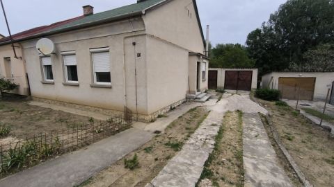 Eladó Ház 8060 Mór , Május 1 utca