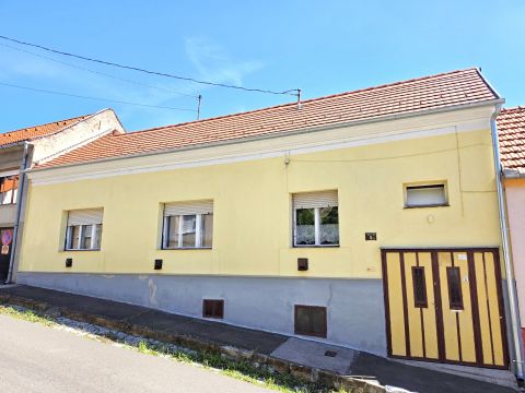 Eladó Ház 7626 Pécs , Ledinán 96 nm-es családi ház 2 lakrésszel