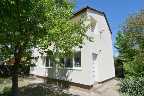 Eladó Ház 6098 Tass RSD közelében felújított nyaraló, akár 2 generációnak is