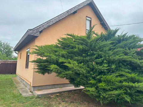 Eladó Ház 2339 Majosháza , Duna part közelében