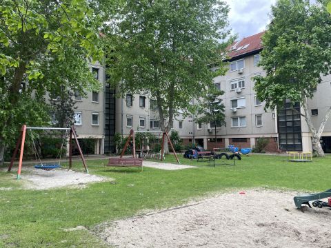Eladó Lakás 6000 Kecskemét , Gyerekbarát társasházban fiatalos hangulatú lakás eladó! 