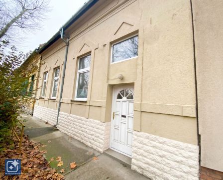 Eladó Ház 6000 Kecskemét Belváros csendes utcájában 75 nm-es ház