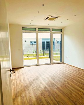 Kiadó Üzlethelyiség 2089 Telki , Központi részen