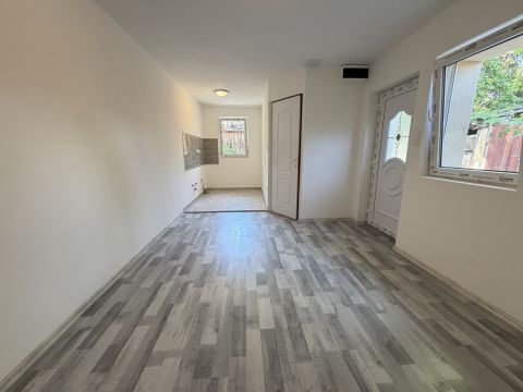 Eladó Lakás 1212 Budapest 21. kerület Felújított, azonnal költözhető garzon lakás