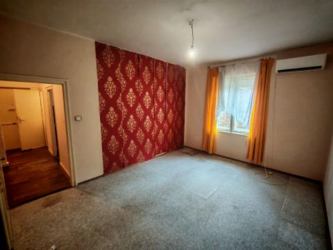 Eladó Lakás 7300 Komló 