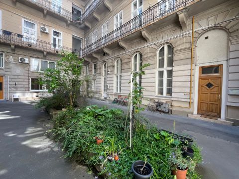 Eladó Lakás 1067 Budapest 6. kerület 