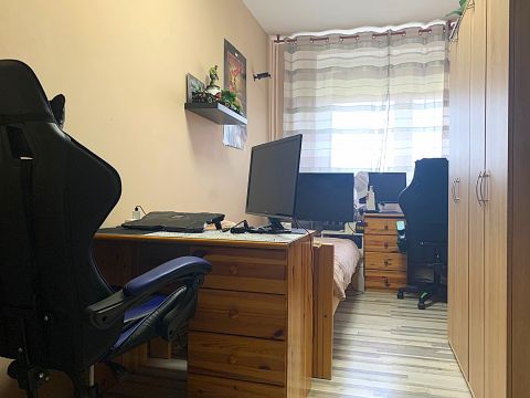 Eladó Lakás 6000 Kecskemét 2,5 szobás, erkélyes lakás szigetelt lépcsőházban