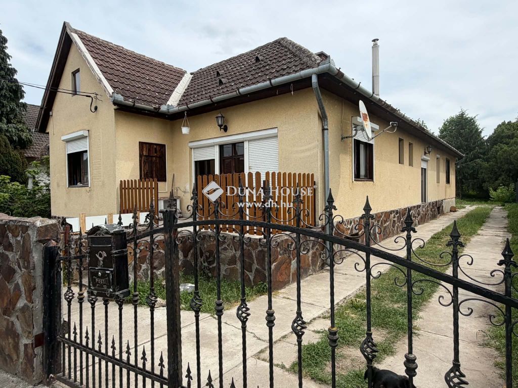 2721 Pilis , Vasútállomás közelében — 1/29