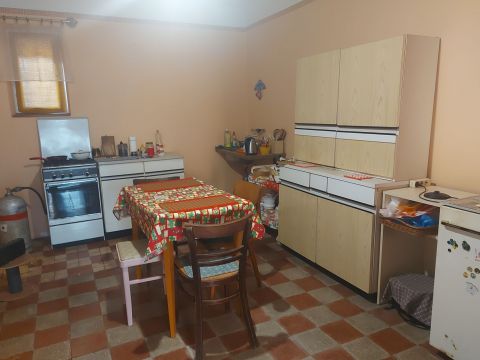 Eladó Ház 6070 Izsák , Iskola közelbénen