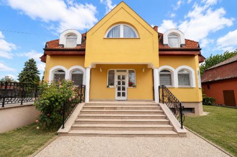 Eladó Ház 2300 Ráckeve , 2300 Ráckeve, Dunához közel