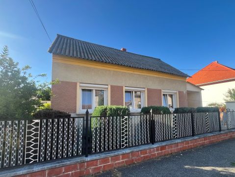 Eladó Ház 9600 Sárvár , Kertváros