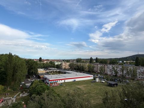 Eladó Lakás 9400 Sopron , ERKÉLYES, 1+2 félszobás lakás a Jereváni buszvégállomásnál!