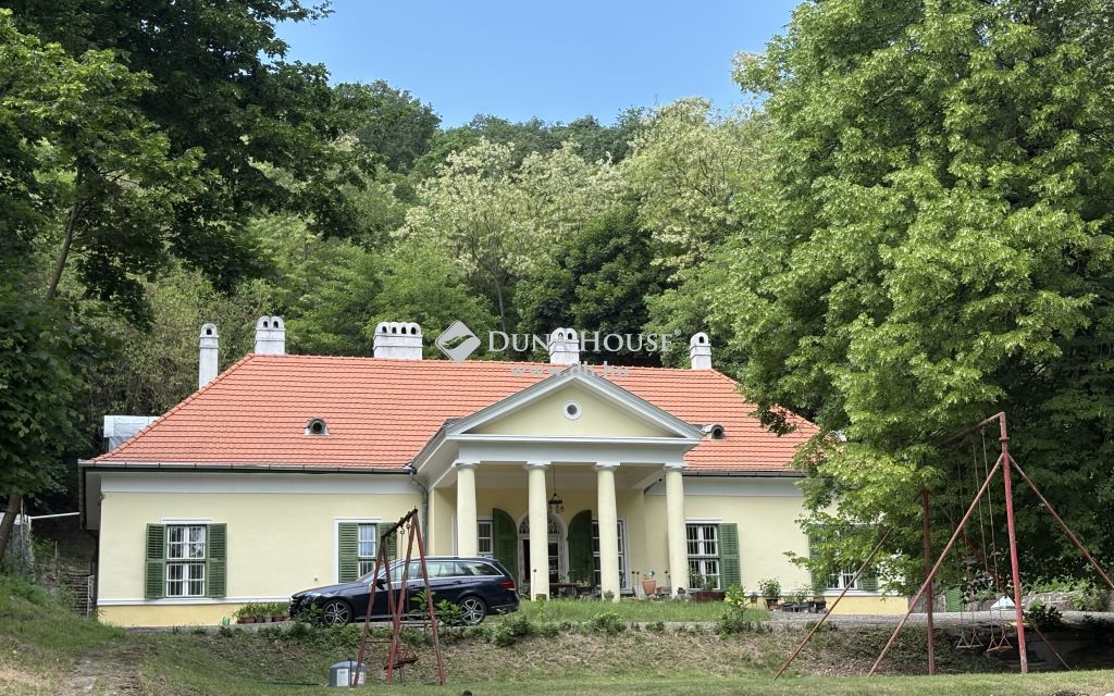 2500 Esztergom , Fárikúti út — 1/27