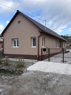 Eladó Ház 2639 Bernecebaráti , Teljeskörűen felújított családi ház