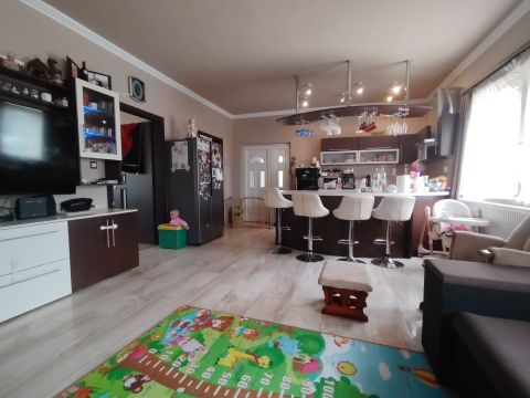 Eladó Ház 9500 Celldömölk , Fiatalos N+3 szobás családiház és nagyobb melléképület