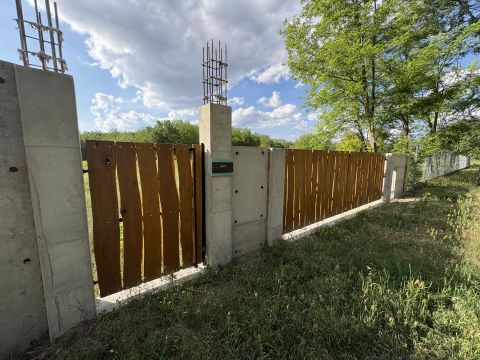 Eladó Telek 6000 Kecskemét , Teljesen körbekerített, egyedi tervekkel együtt!