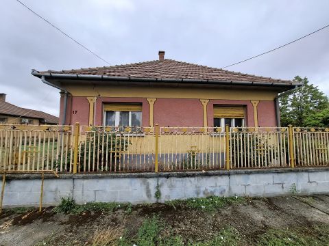 Eladó Ház 2711 Tápiószentmárton 