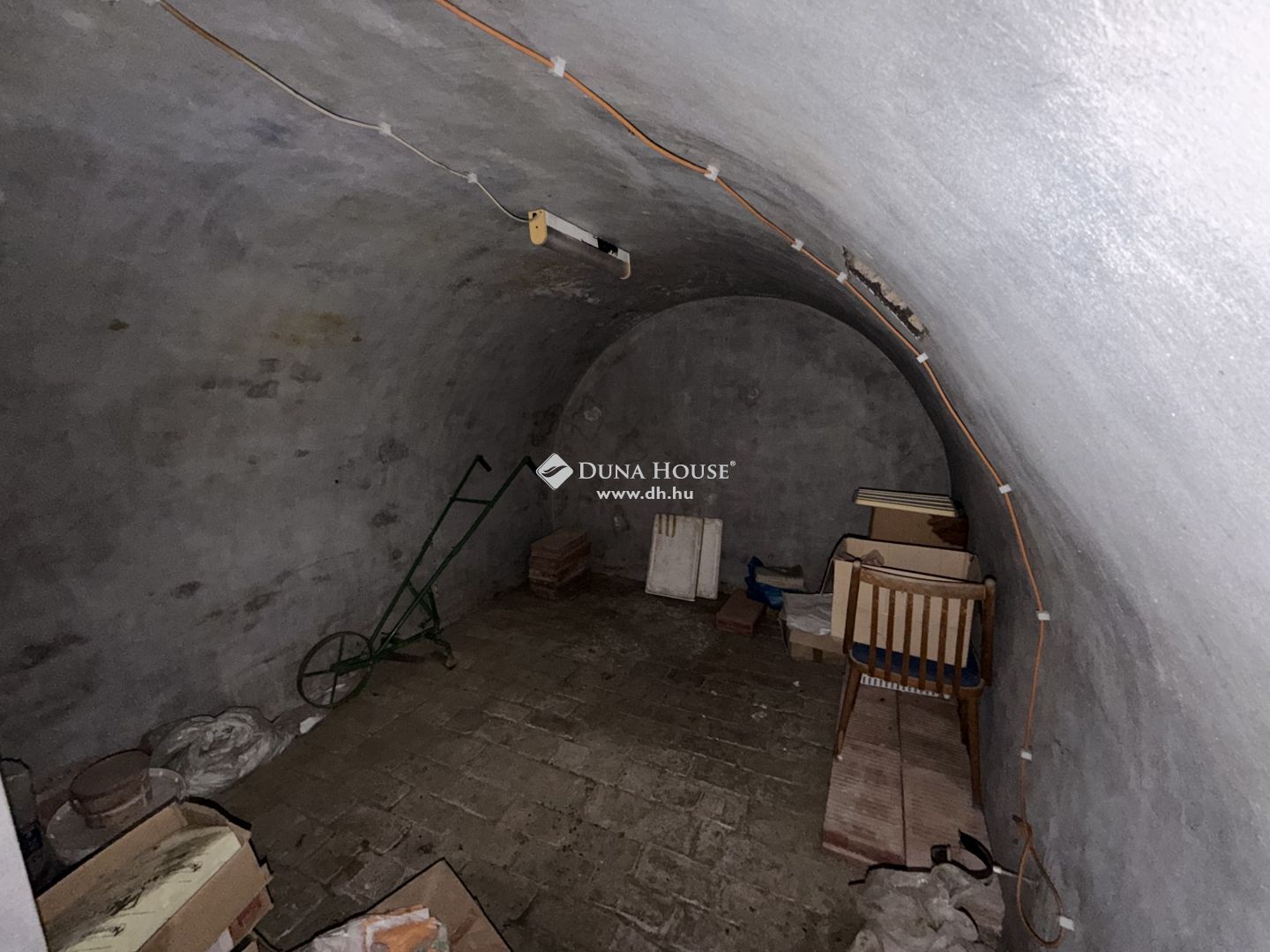Nagy telkes ingatlan lakórésszel és tárolókkal Kalocsán – HZ083168