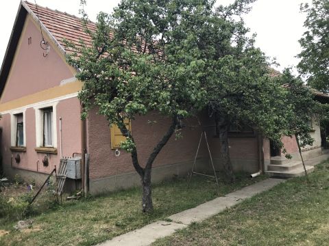Eladó Ház 2456 Besnyő 
