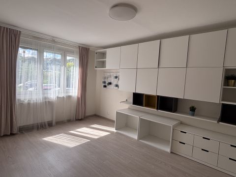 Eladó Lakás 2040 Budaörs 