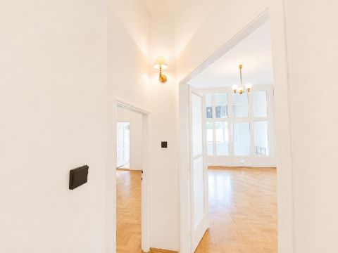 Eladó Lakás 1042 Budapest 4. kerület , 1042 Budapest 4, Újpest központ metróállomás