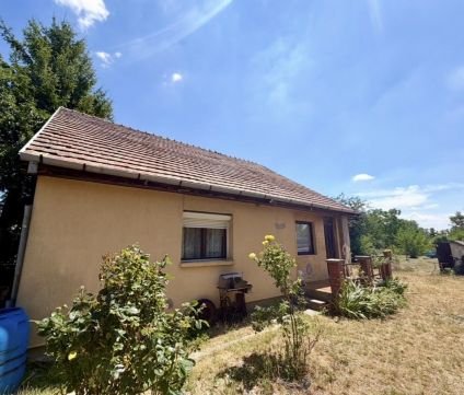Eladó Ház 8151 Szabadbattyán , Központ közelében