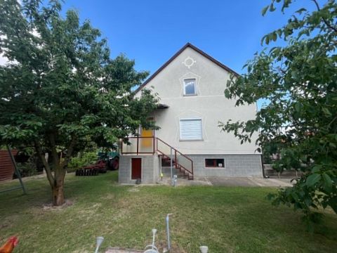 Eladó Ház 6044 Kecskemét , Családi ház tágas pincével és garázzsal kertvárosi környezet