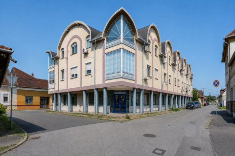 Eladó Üzlethelyiség 3400 Mezőkövesd 
