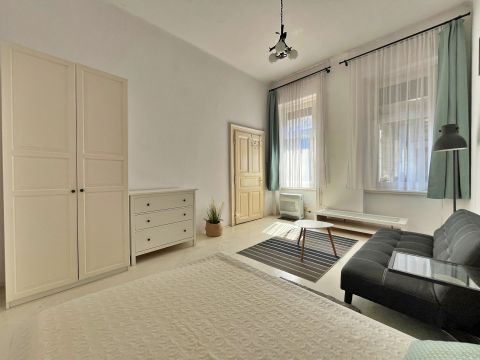 Eladó Lakás 1089 Budapest 8. kerület 