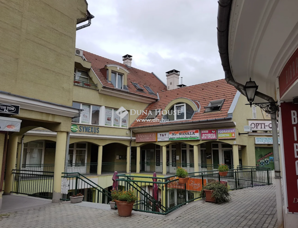 1036 Budapest 3. kerület , Felújított orvosi centrum — 1/22