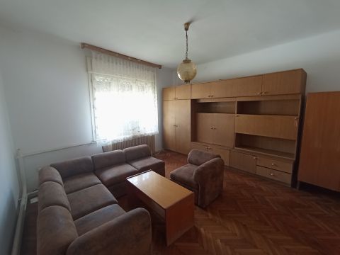 Eladó Ház 2534 Tát Főúthoz közel